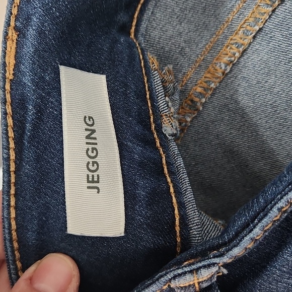 Torrid Crop Jegging- Super Stretch Dark Wash - Picture 7 of 9